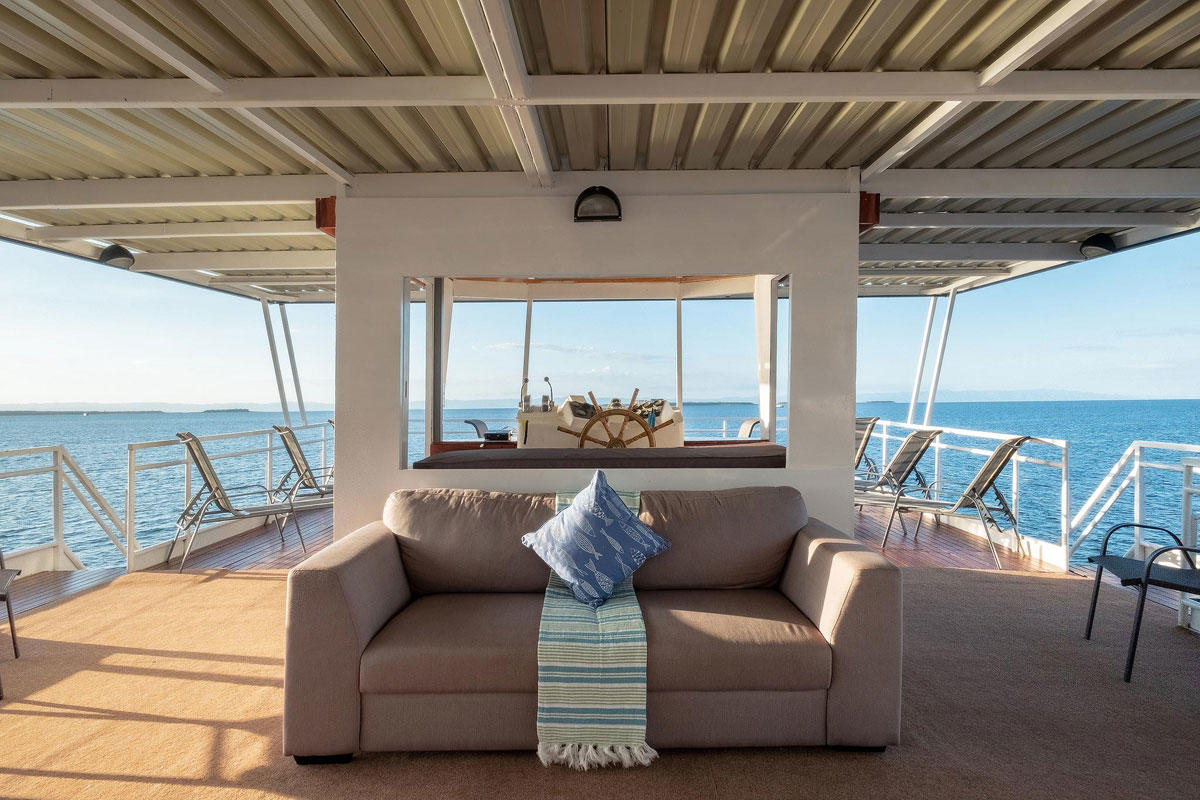 Sovereign Houseboat thumbnail 6